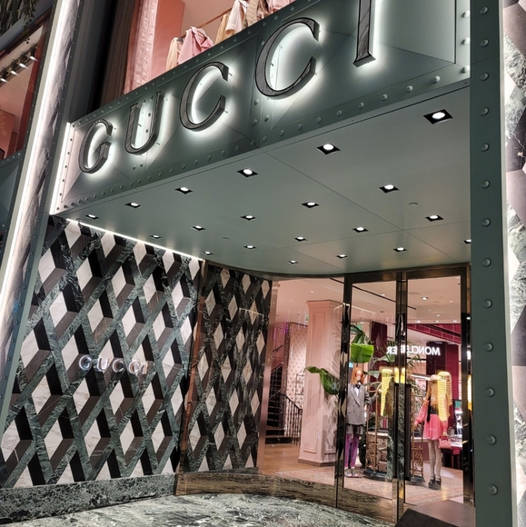 Meet your Posher, Amanda - Picture 5 of 16